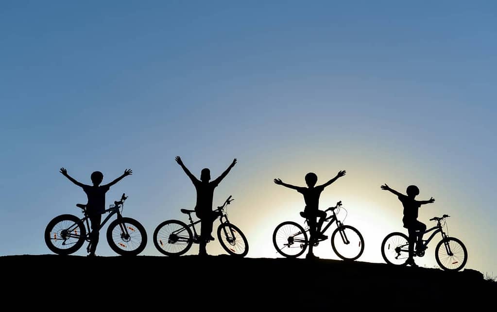 ventajas de hacer viajes en bicicleta en grupo